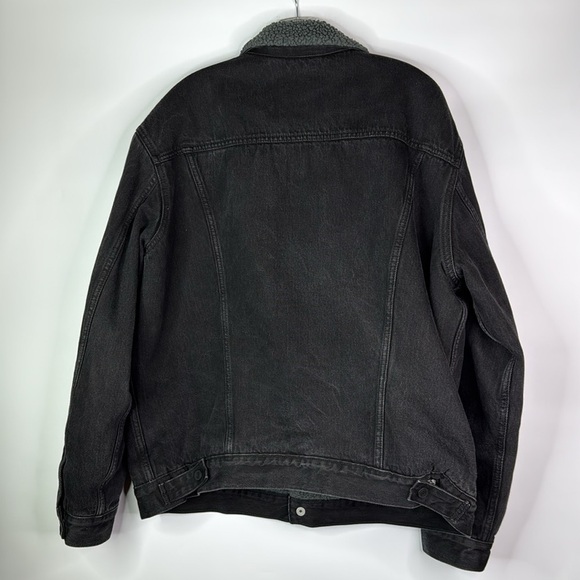 Levi's Black Sherpa Lined Trucker Denim Jacket Size XL - Picture 4 of 11